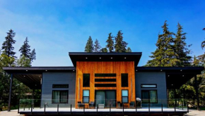 LuxQuarters Bumbleberry Guest House